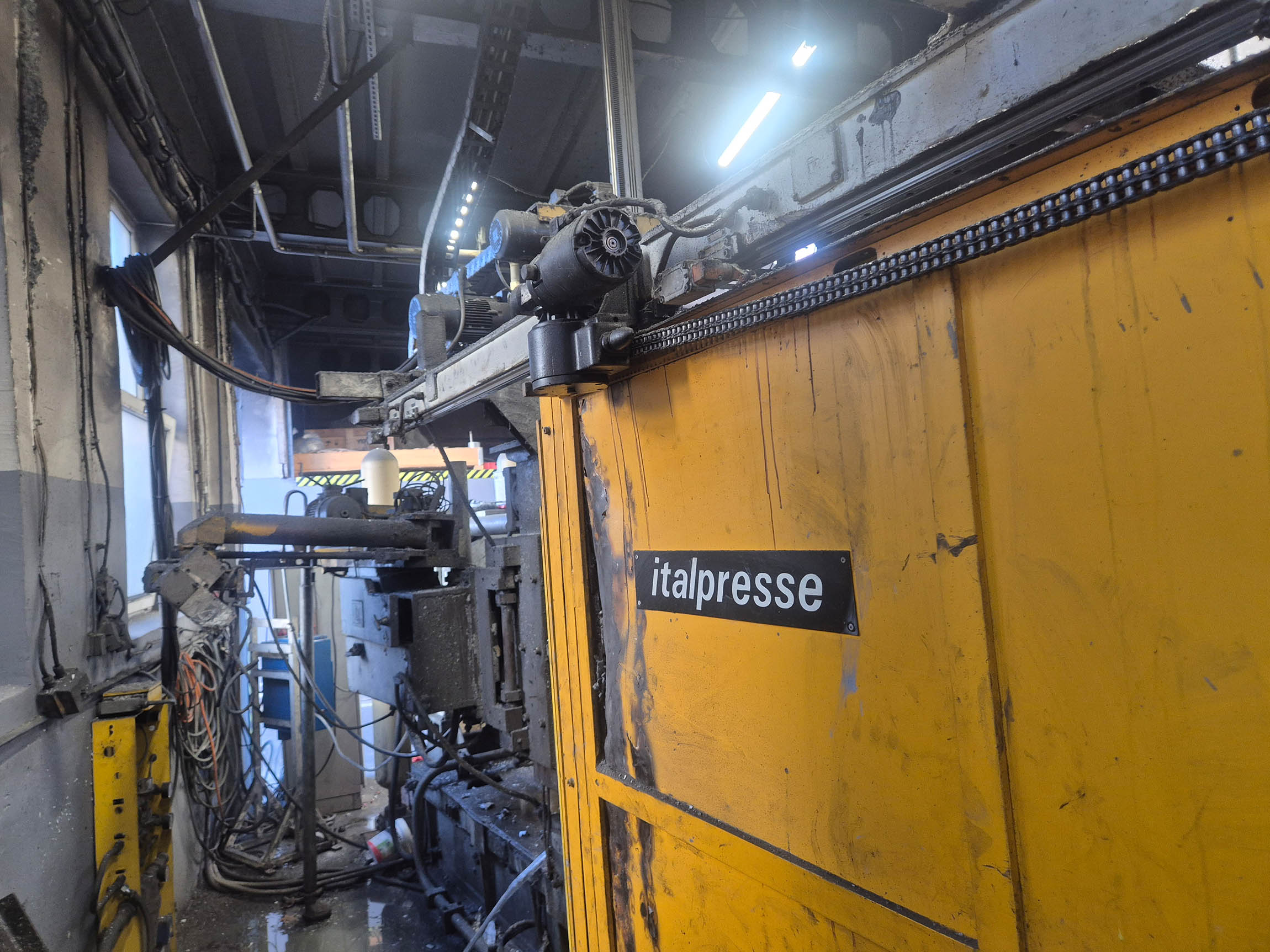 Italpresse IP 550 TC máquina de fundição injetada com câmara fria KK1664, usada
