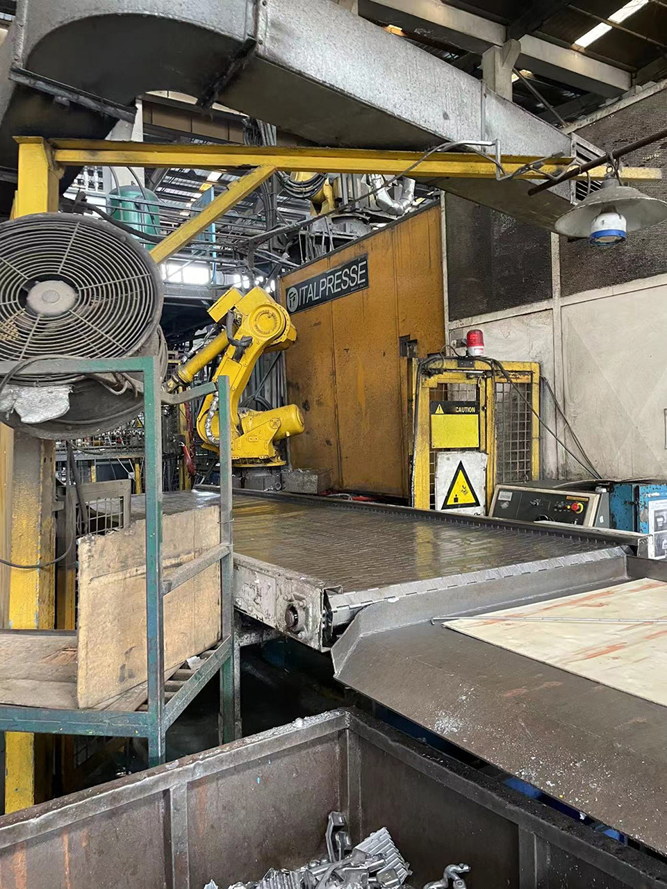 Italpresse IP 2150 SC máquina de fundição injetada com câmara fria KK1654, usada Italpresse IP 2150 SC máquina de fundição injetada com câmara fria KK1654, usada