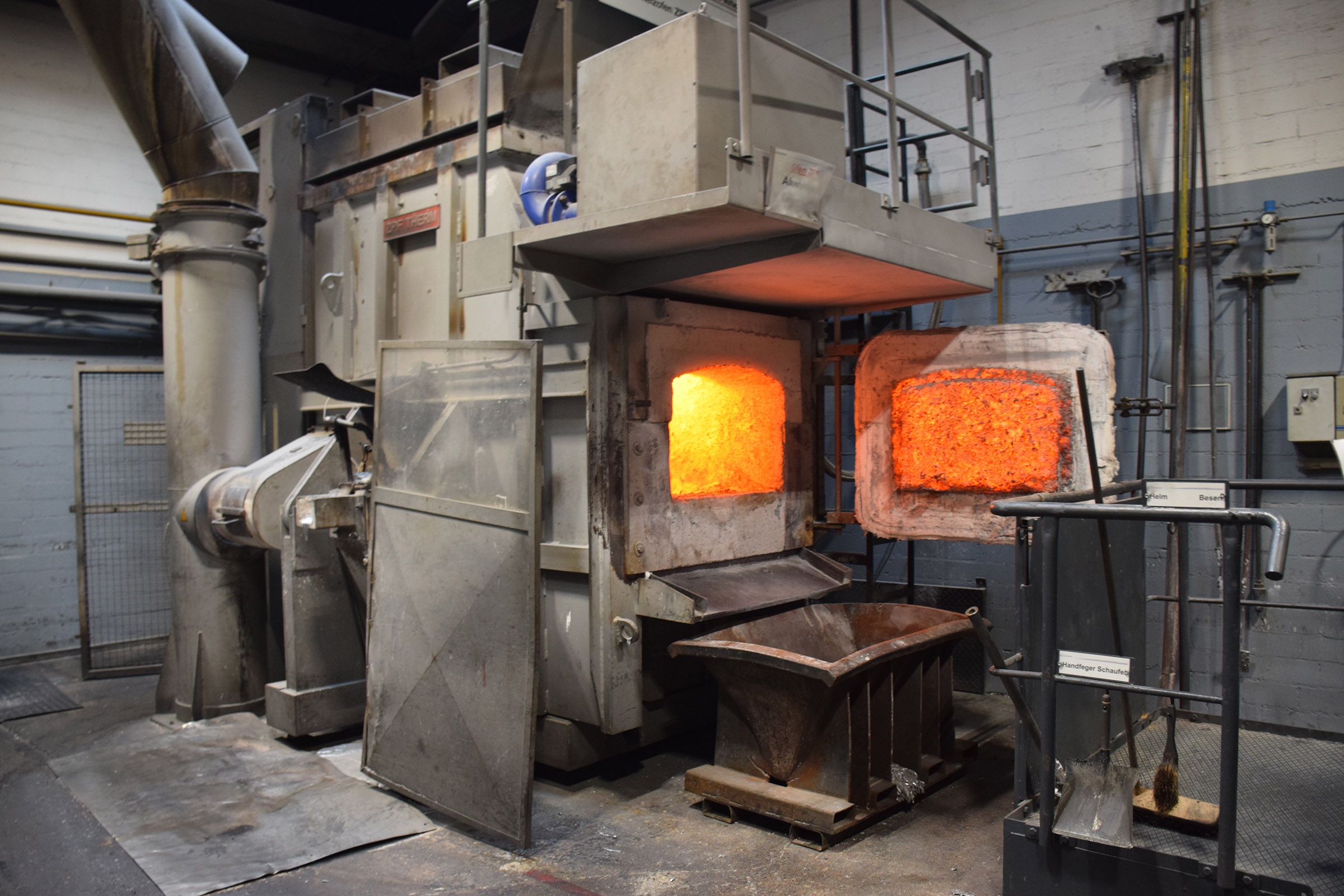 Forno de fusão e manutenção ZPF S-G7.5K15 O1849, usado