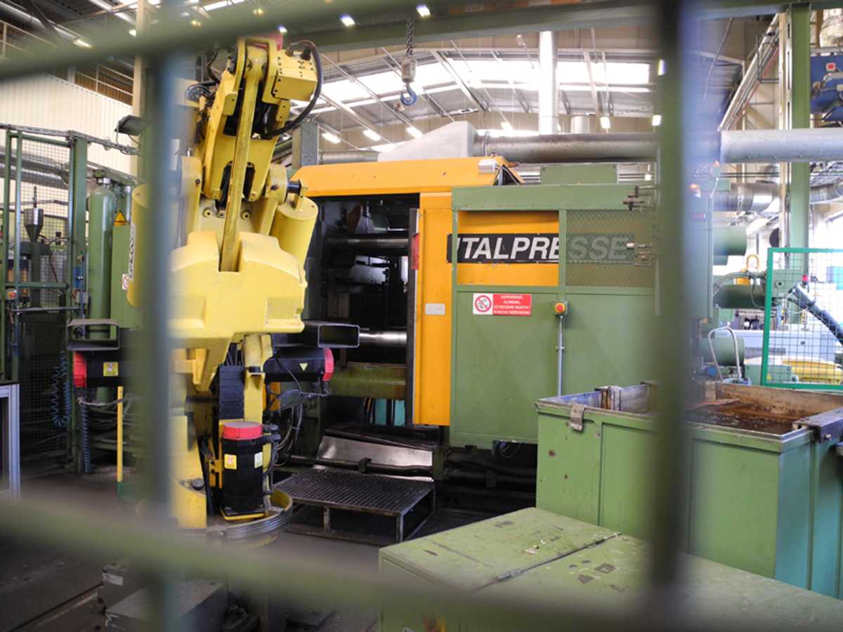 FANUC S-420 i F robô de fundição, usado HR1815