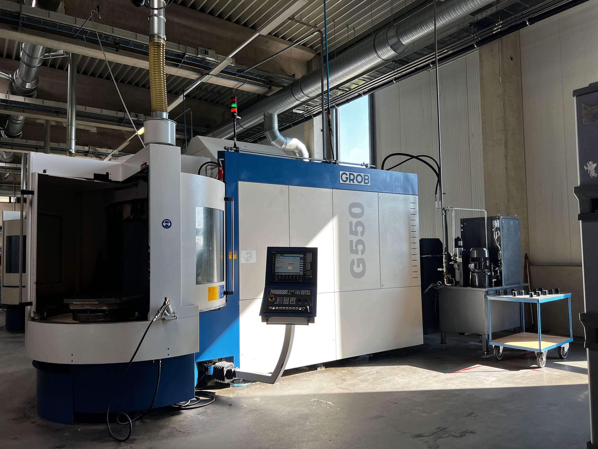 Centro de maquinagem universal de 5 eixos Grob G550 BA2404, em segunda mão