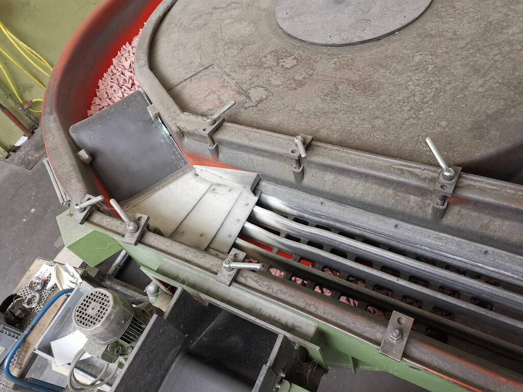 Rösler R 470/3000 máquina de acabamento vibratório rotativo GA2236, utilizada