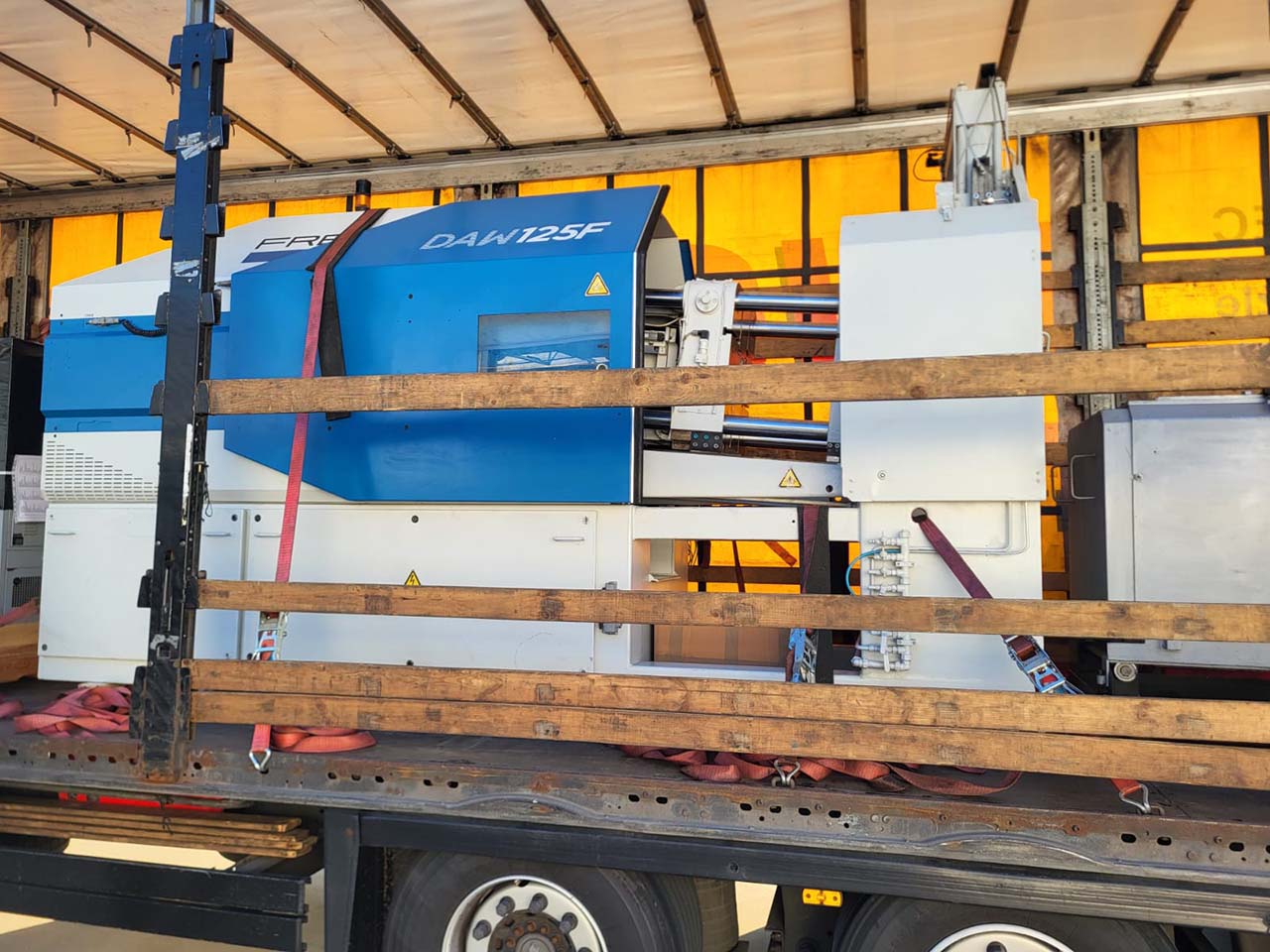 A máquina de fundição sob pressão Frech DAW 125 F revisada foi concluída