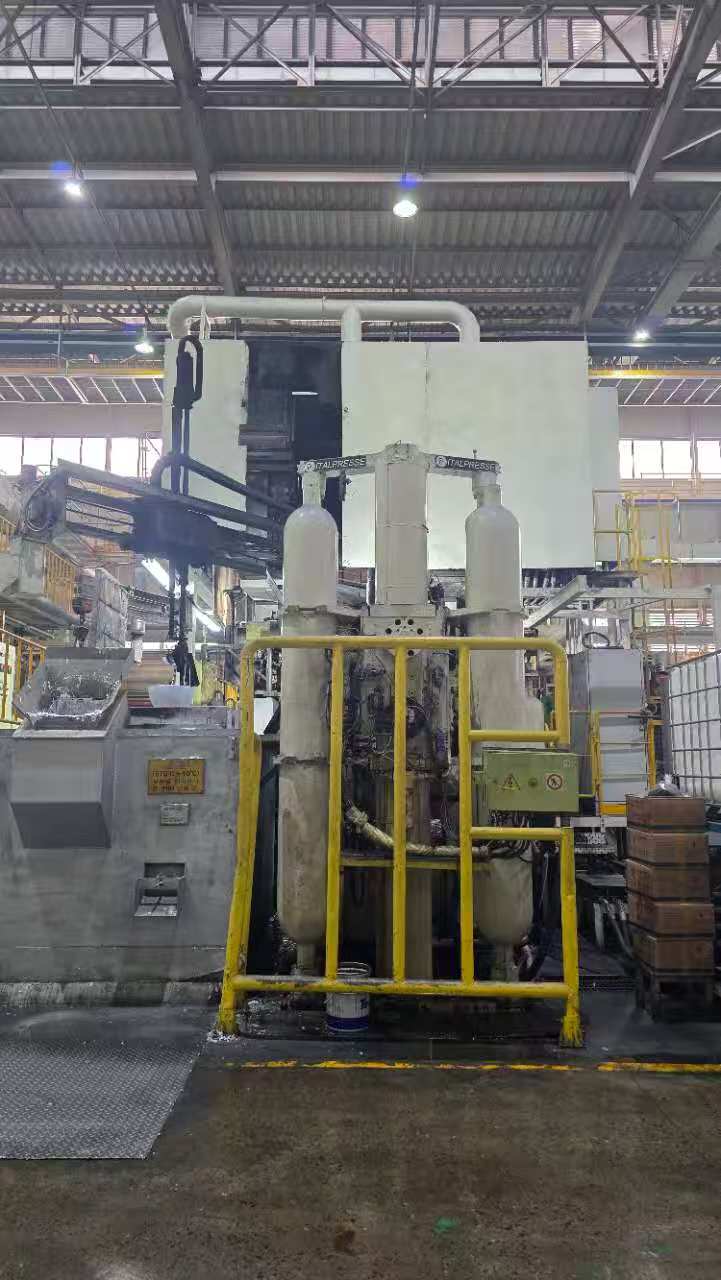 Italpresse IP 2500 SC máquina de fundição injetada com câmara fria KK1679, usada