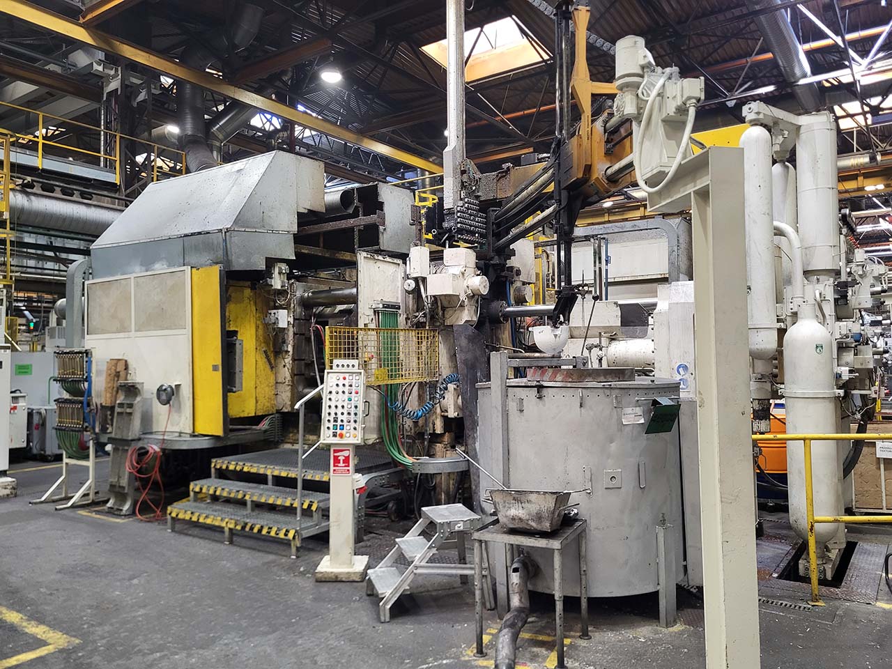 Italpresse IP 1100 SC máquina de fundição injetada com câmara fria KK1682, usada